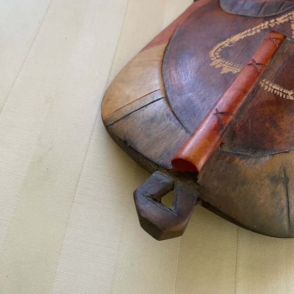 Hand carved and painted Wooden Tribal Mask - Picture 4 of 6